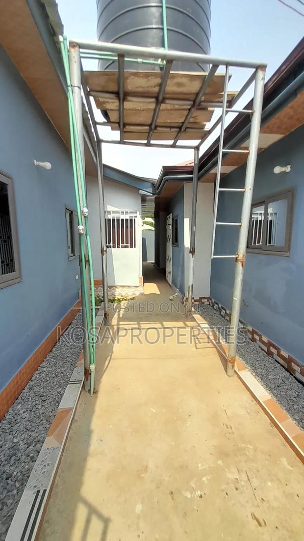 6bdrm House in Amanfrom Peace Town, Kasoa for sale · Photo 3