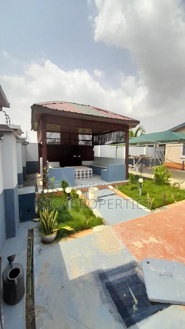 6bdrm House in Amanfrom Peace Town, Kasoa for sale · Photo 4