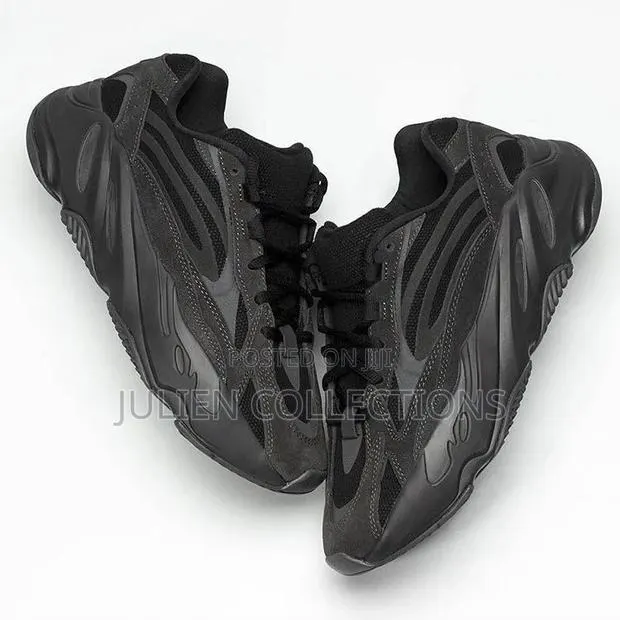 Adidas Yeezy Boost · Photo 1