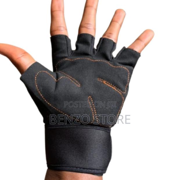 Quality Leather Hand Gloves for Gym and Motor Riding · Photo 1