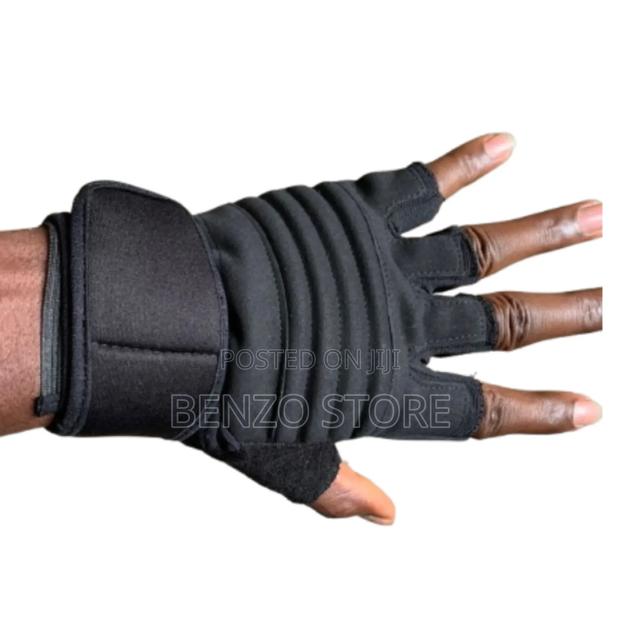 Original Half Fingers Hand Gloves for Gym and Motor Riding · Photo 2