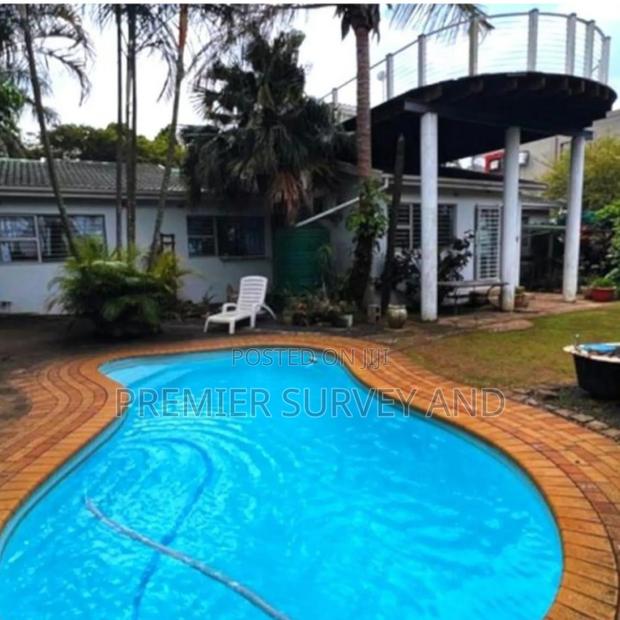 Custom Swimming Pool Design · Photo 3