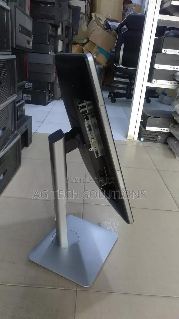 Dell Monitor 19 Inches · Photo 3