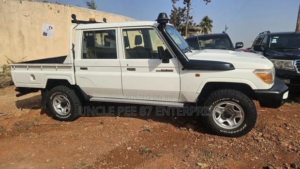 Toyota Land Cruiser 3.3 Diesel 4WD 2021 White · Photo 6