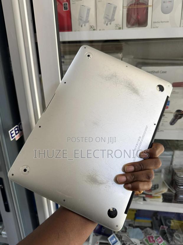 Laptop Apple MacBook Air 2013 8GB Intel Core I5 SSD 128GB · Photo 1
