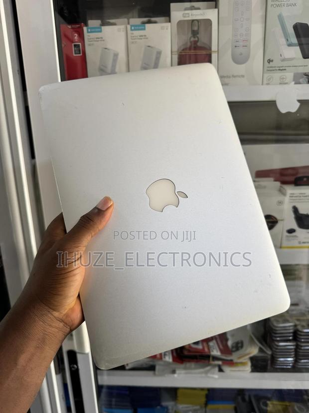 Laptop Apple MacBook Air 2013 8GB Intel Core I5 SSD 128GB · Photo 4