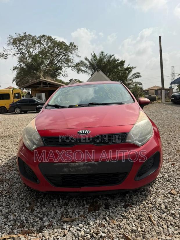Kia Rio EX 4dr Hatchback (1.6L 4cyl 6A) 2013 Red · Photo 2