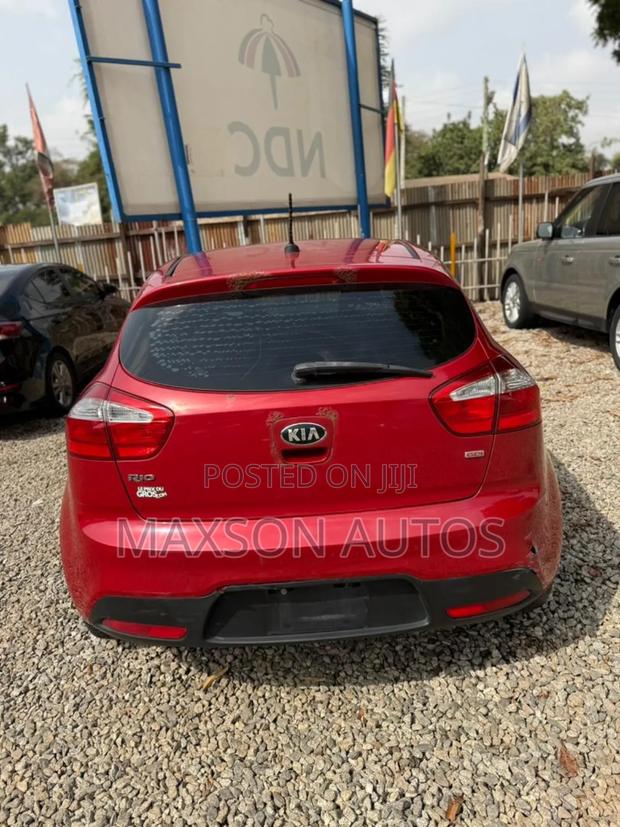 Kia Rio EX 4dr Hatchback (1.6L 4cyl 6A) 2013 Red · Photo 3