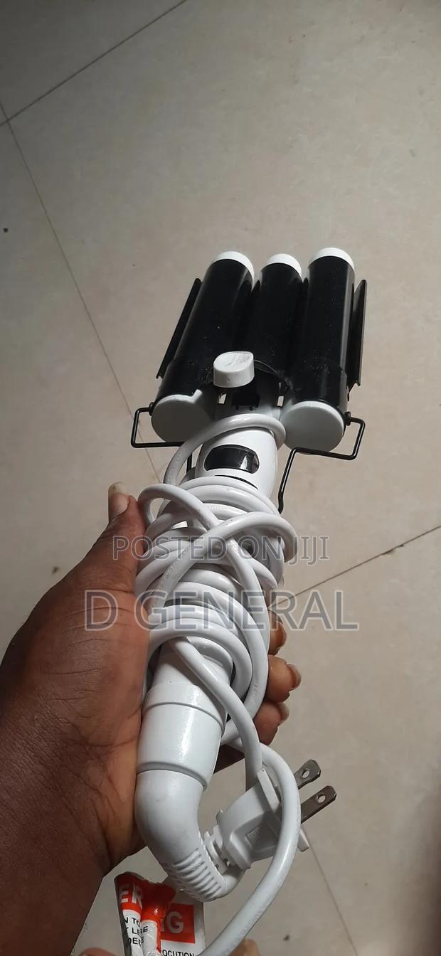 Bondi Boost Wave Digital Curling Iron · Photo 1