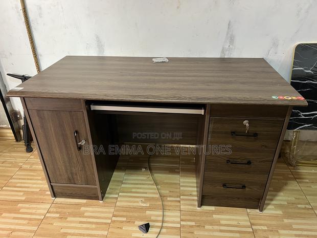 1.4m Executive Desk With Drawers · Photo 1