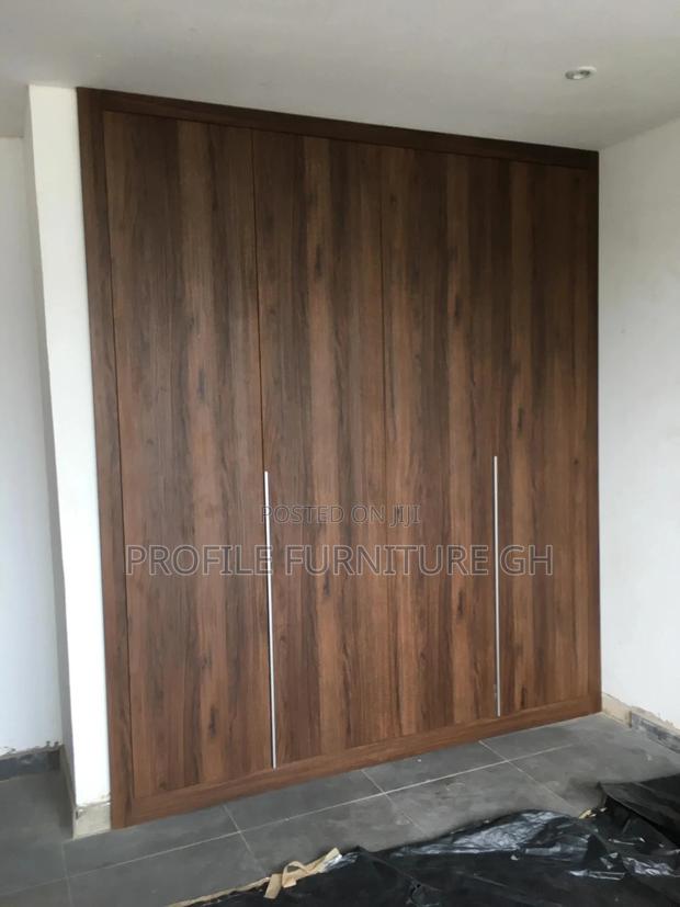 Executive Wall Wardrobe · Photo 2