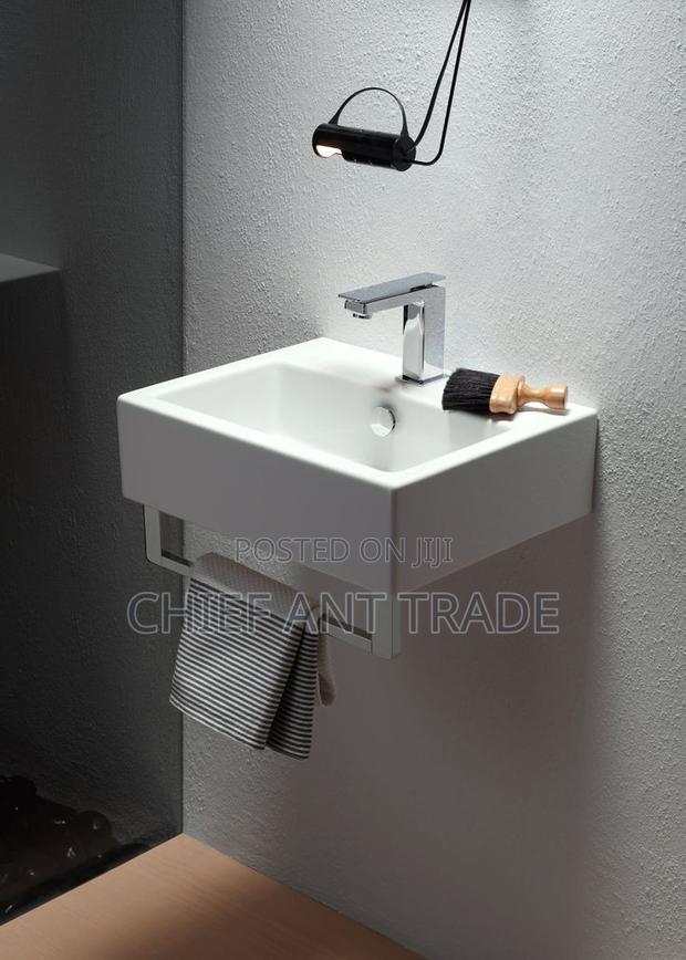 Basin With Mirror Glass Stand. 2017-43 · Photo 1