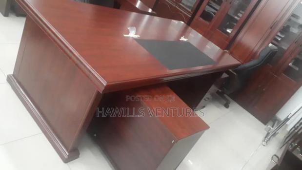 Executive L-Shape Table · Photo 1