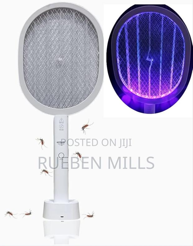 Handheld Chargeable Mosquito Killer Bat Swatter With Stand · Photo 3