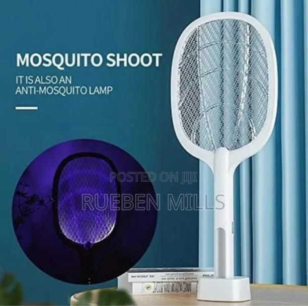 Handheld Chargeable Mosquito Killer Bat Swatter With Stand · Photo 1