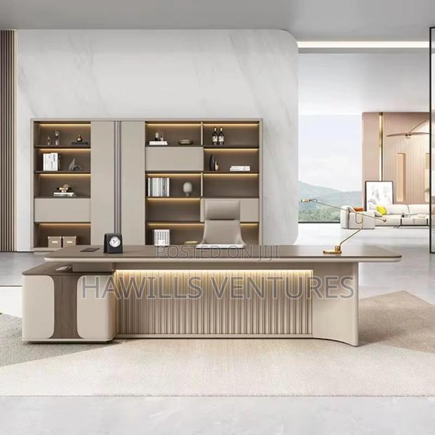 Executive Office Luxury Table · Photo 1
