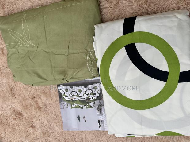 Green and White Bedsheet Set · Photo 1