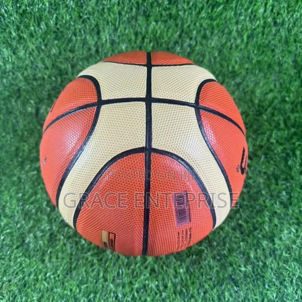 High Quality Basketball Ball Available in Dif Colors · Photo 1