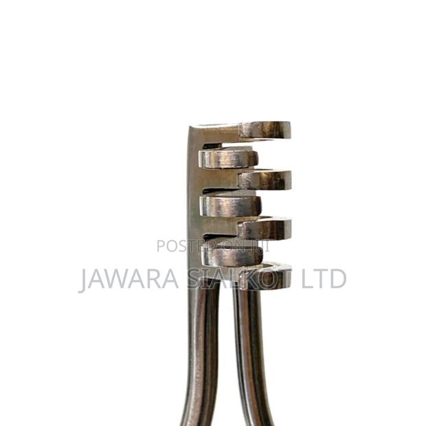 Self Retaining Retractor · Photo 5