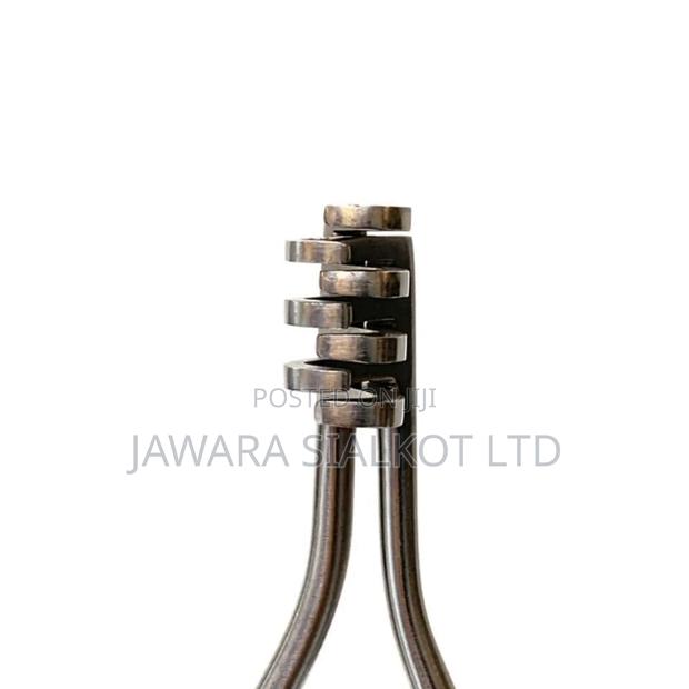 Self Retaining Retractor · Photo 7