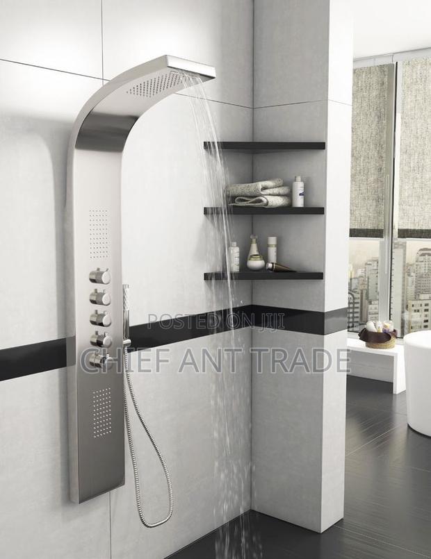 Bow Shower. Curved Silver Shower · Photo 1