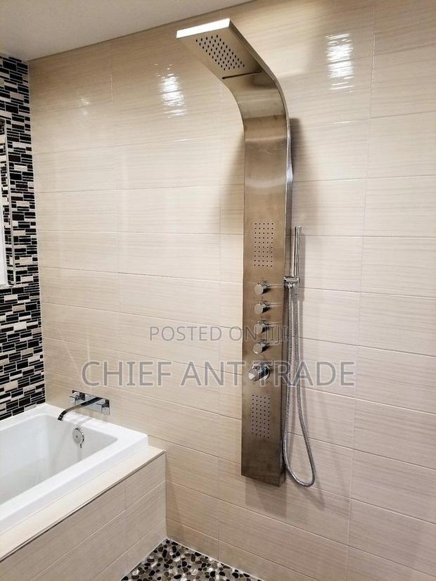 Bow Shower. Curved Silver Shower · Photo 2
