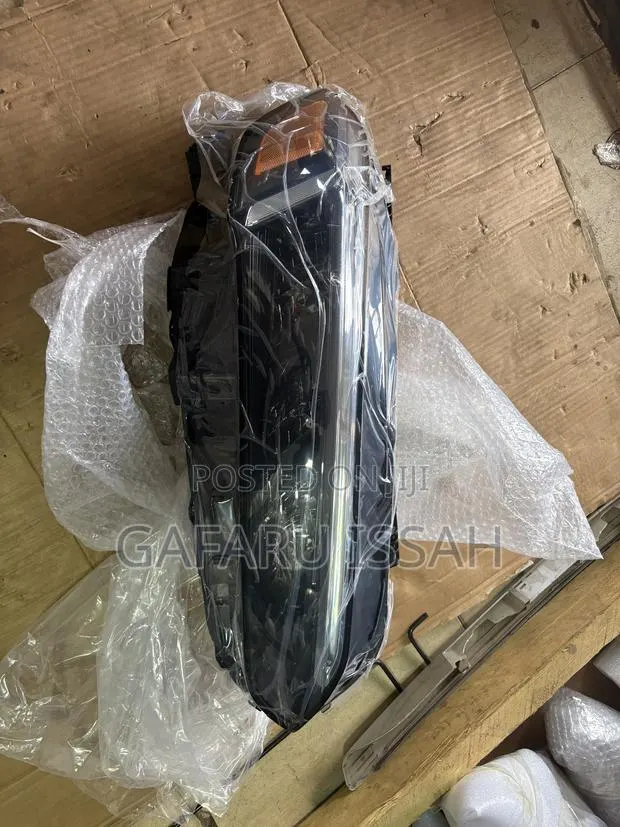 Honda Civic 25 Headlight Touring Right · Photo 1
