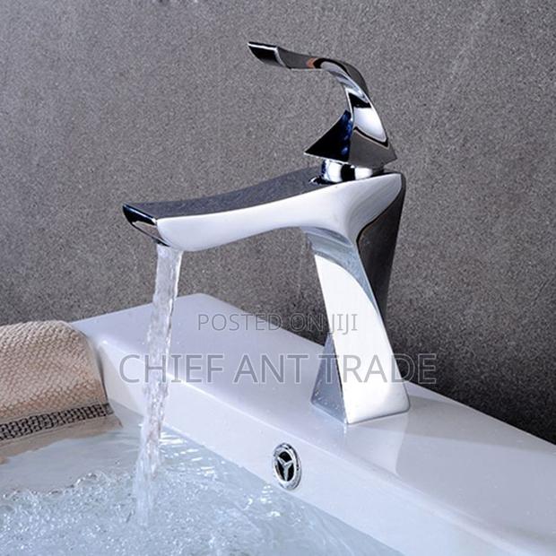 Twist Basin Tap / Faucet. Nw895b · Photo 1