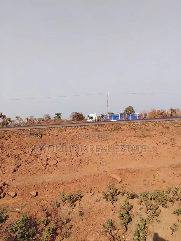 Roadside Land at [Newmont] Sunyani-Kumasi · Photo 4