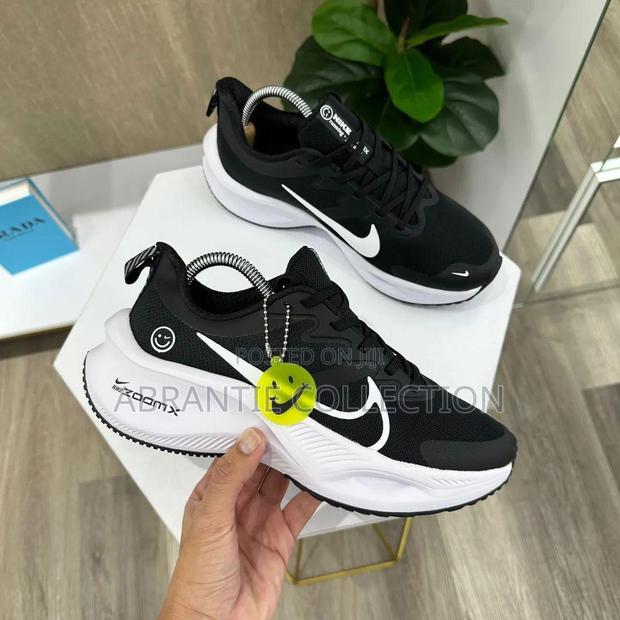Nike Zoom Trainers Black/White · Photo 2