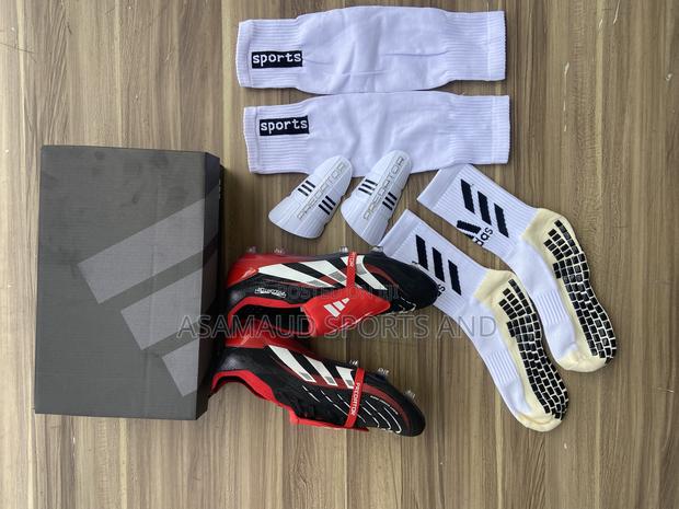 Original Adidas Predator Boot Available · Photo 1