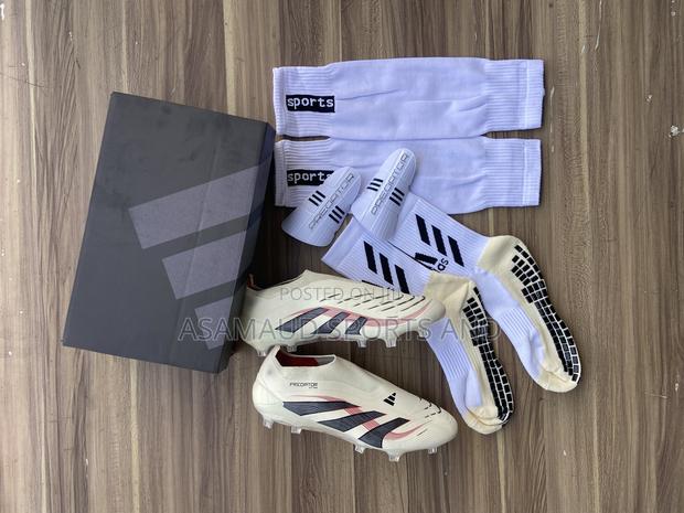 Original Adidas Predator Boot Available · Photo 3
