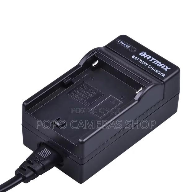 Charger With AC Cable · Photo 4