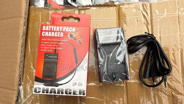 Charger With AC Cable · Photo 3