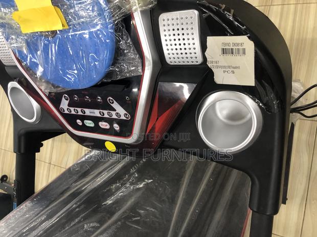 Home Gym Treadmill · Photo 4
