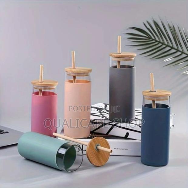 500ml Glass Cup With Bamboo Cover, Straw and Silicon Sleeve · Photo 1