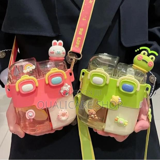 Cartoon Double Container Water Bottle With Straw · Photo 1