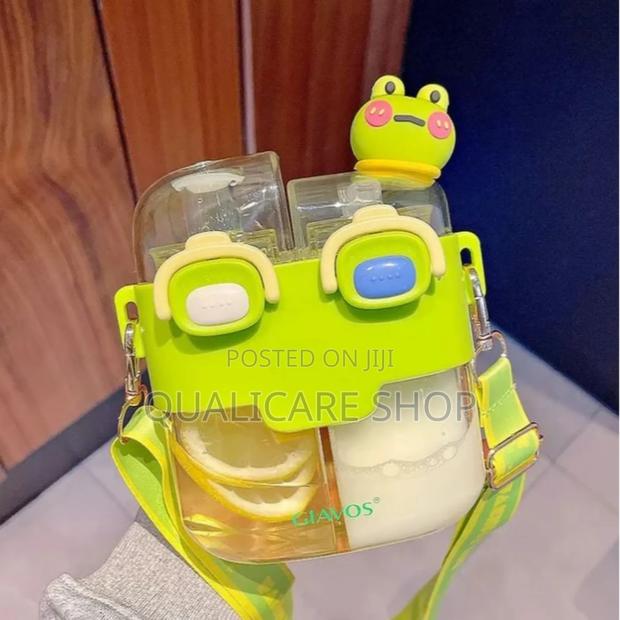 Cartoon Double Container Water Bottle With Straw · Photo 3