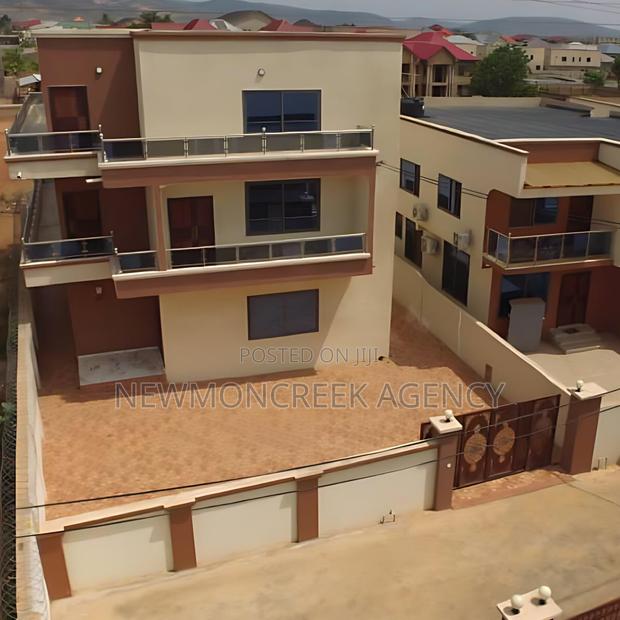 4bdrm Duplex in Gated Estate,Oyarifa, Accra Metropolitan for sale · Photo 1