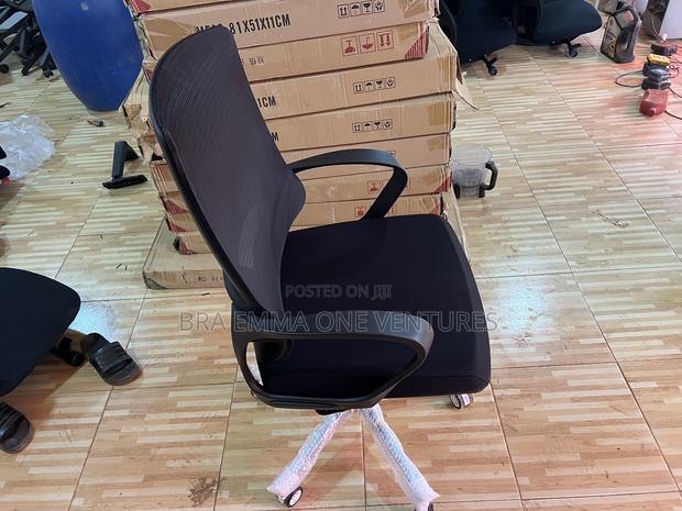 Brand New Swivel Chair · Photo 2