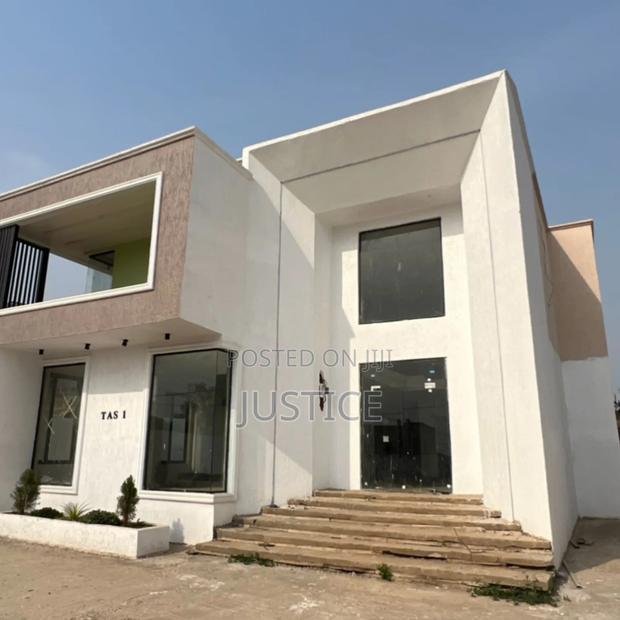 4bdrm Duplex in Ablekuma, Manhean for sale · Photo 1