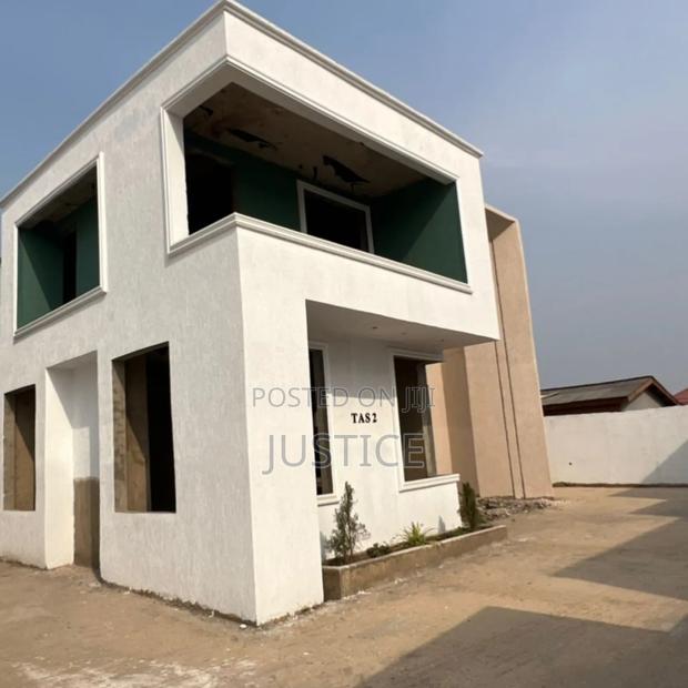 4bdrm Duplex in Ablekuma, Manhean for sale · Photo 2