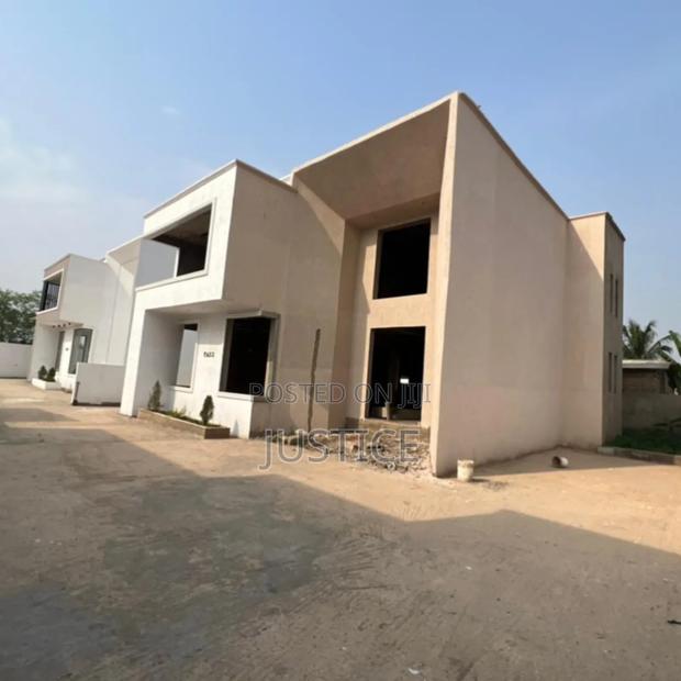 4bdrm Duplex in Ablekuma, Manhean for sale · Photo 3