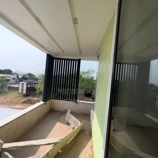 4bdrm Duplex in Ablekuma, Manhean for sale · Photo 8
