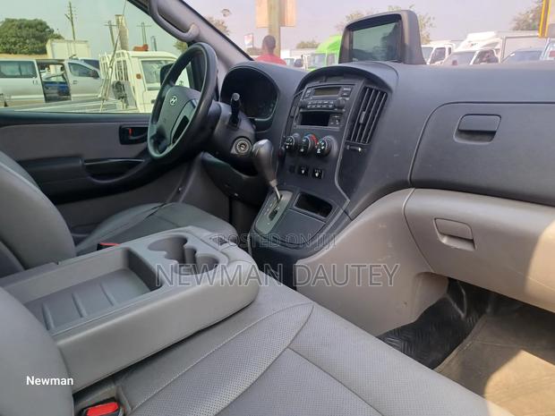 Hyundai Starex 2012 Grey · Photo 6