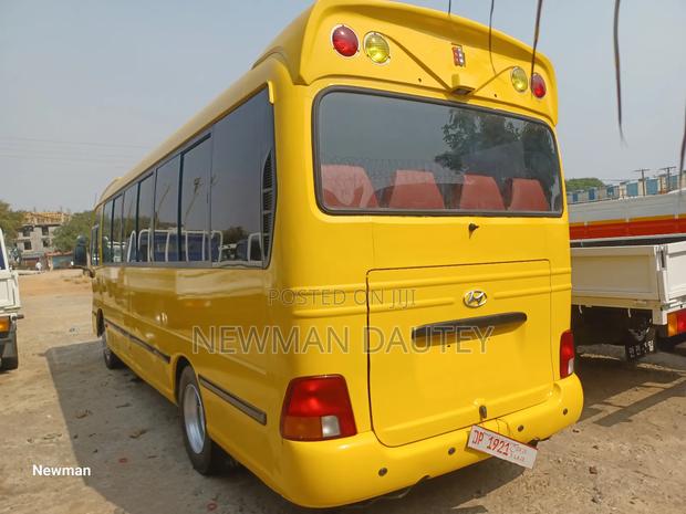 Hyundai County 2012 Yellow · Photo 4