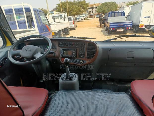 Hyundai County 2012 Yellow · Photo 6