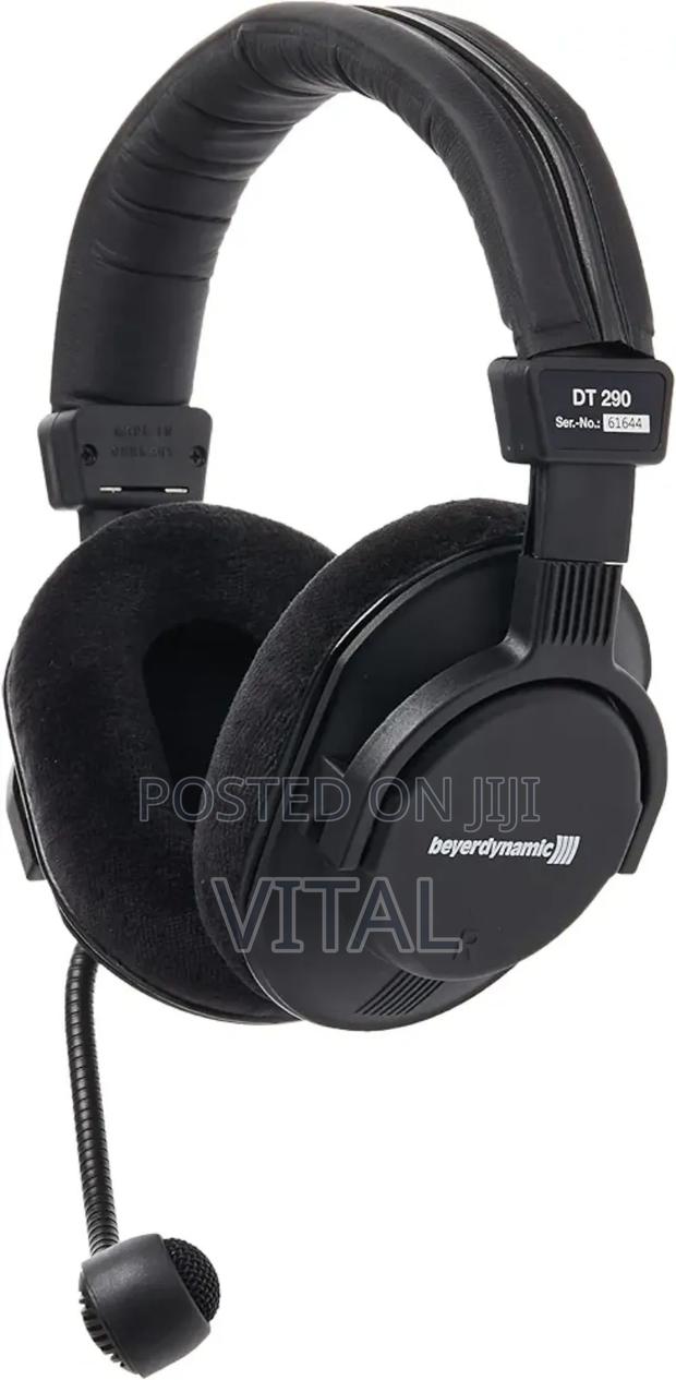 Beyerdynamic Monitor Headphones · Photo 1