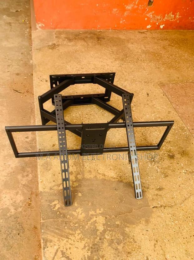 Effortless Viewing: Adjustable TV Mount for 32"-70" TVS · Photo 1