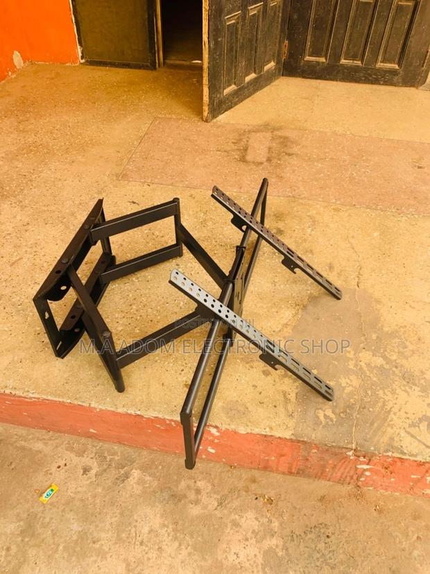 Find Your Perfect View: Adjustable TV Mount for 32-70" TVS · Photo 1